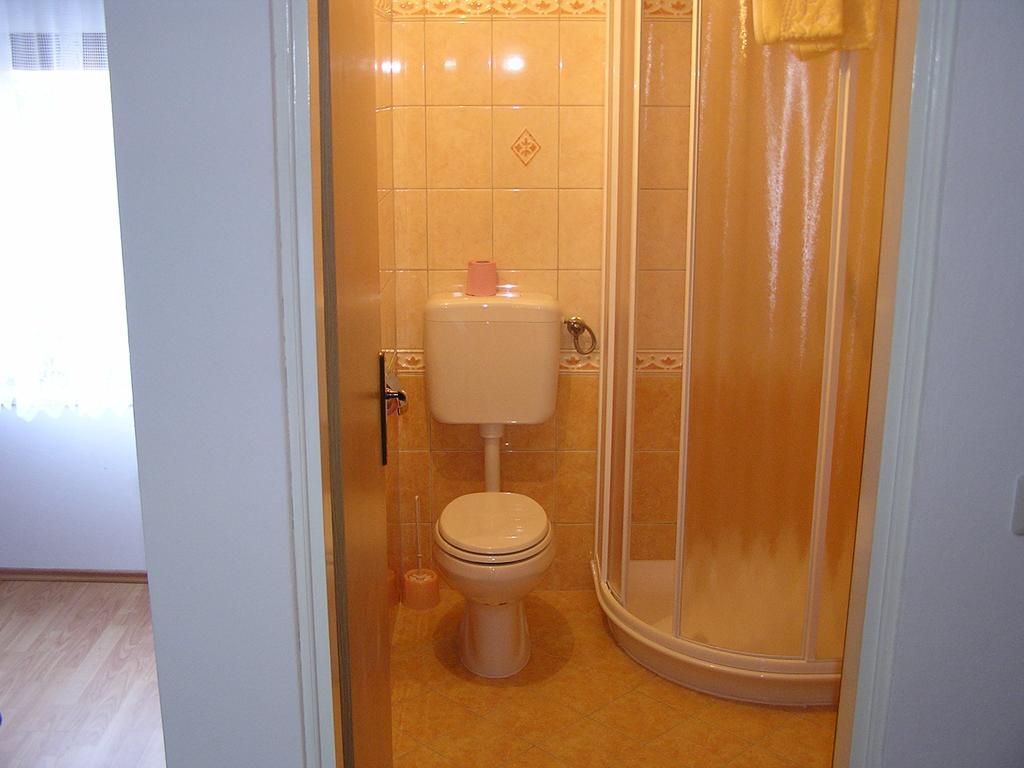 Apartment Adrijana Vrbnik Ngoại thất bức ảnh