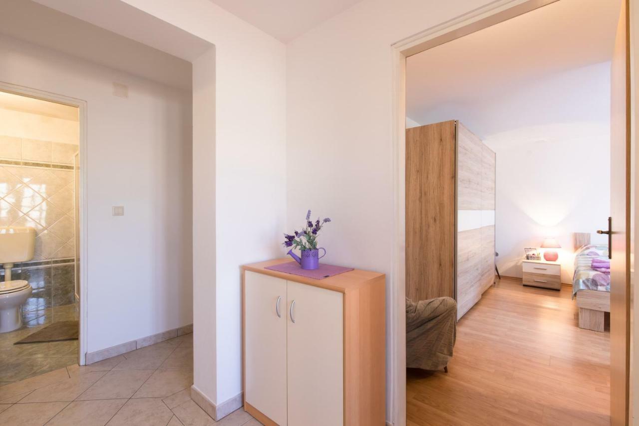 Apartment Adrijana Vrbnik Ngoại thất bức ảnh