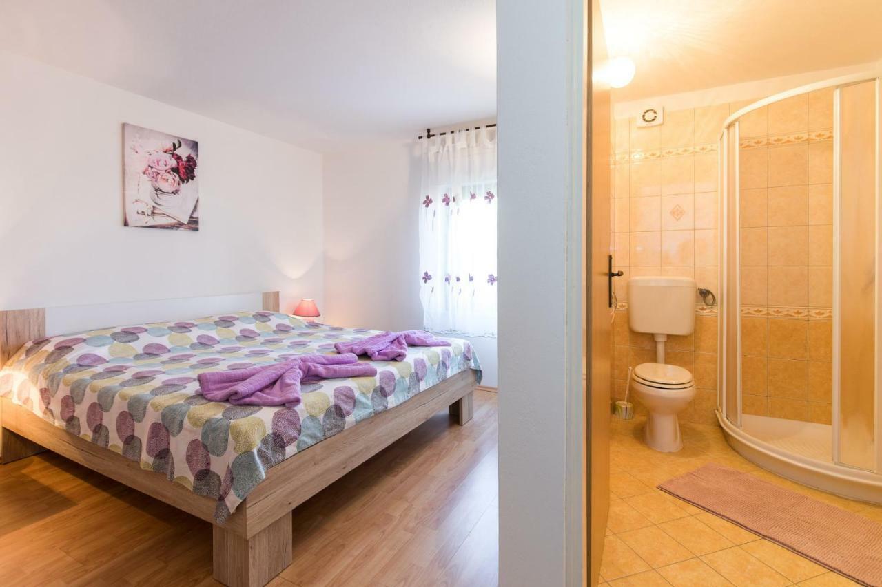 Apartment Adrijana Vrbnik Ngoại thất bức ảnh