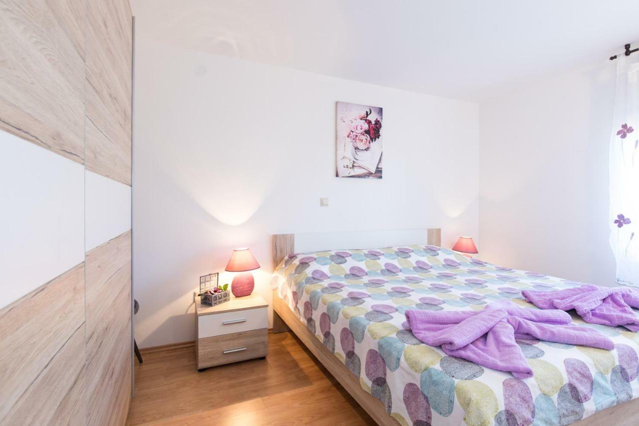 Apartment Adrijana Vrbnik Ngoại thất bức ảnh