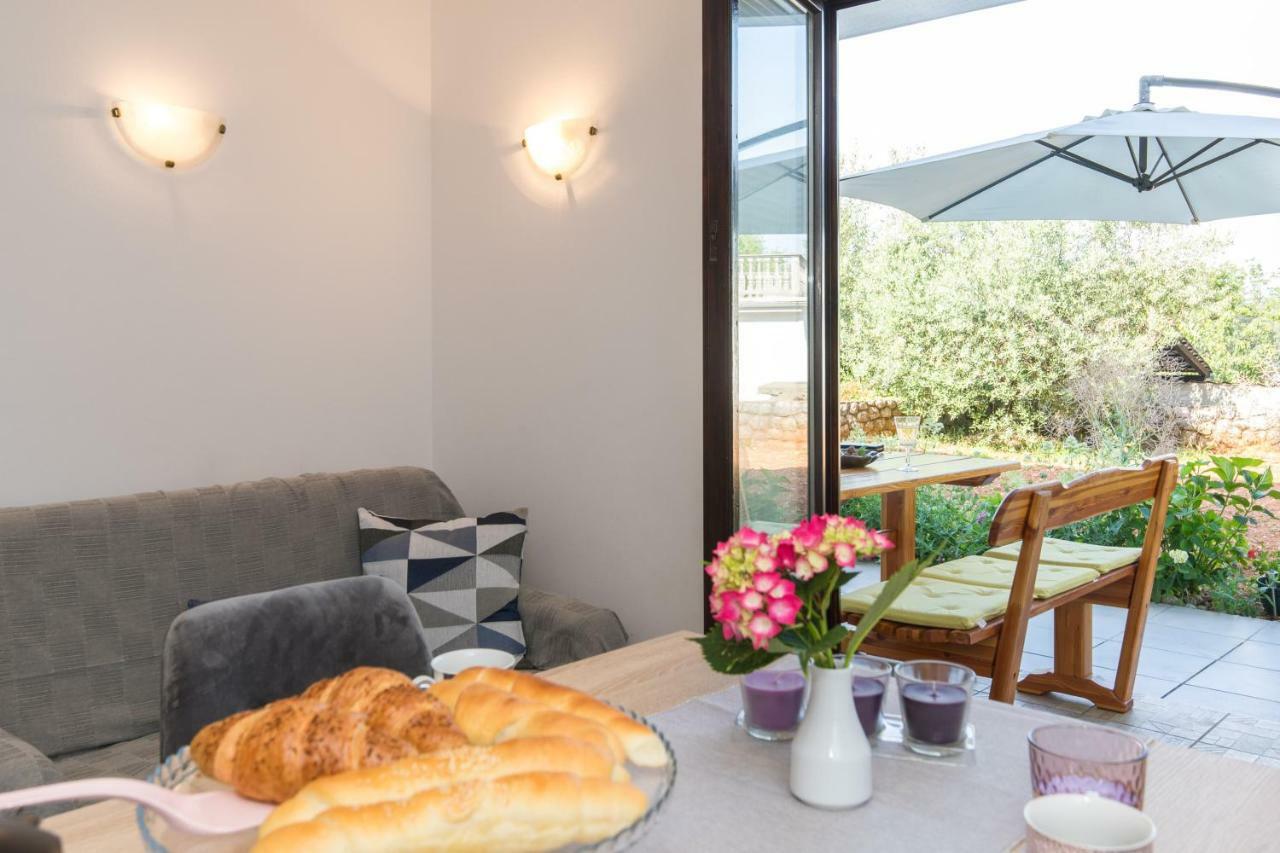 Apartment Adrijana Vrbnik Ngoại thất bức ảnh