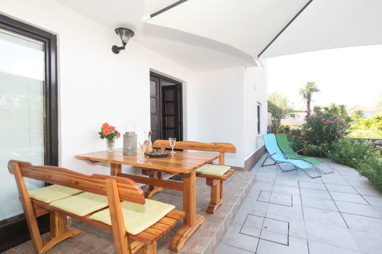 Apartment Adrijana Vrbnik Ngoại thất bức ảnh
